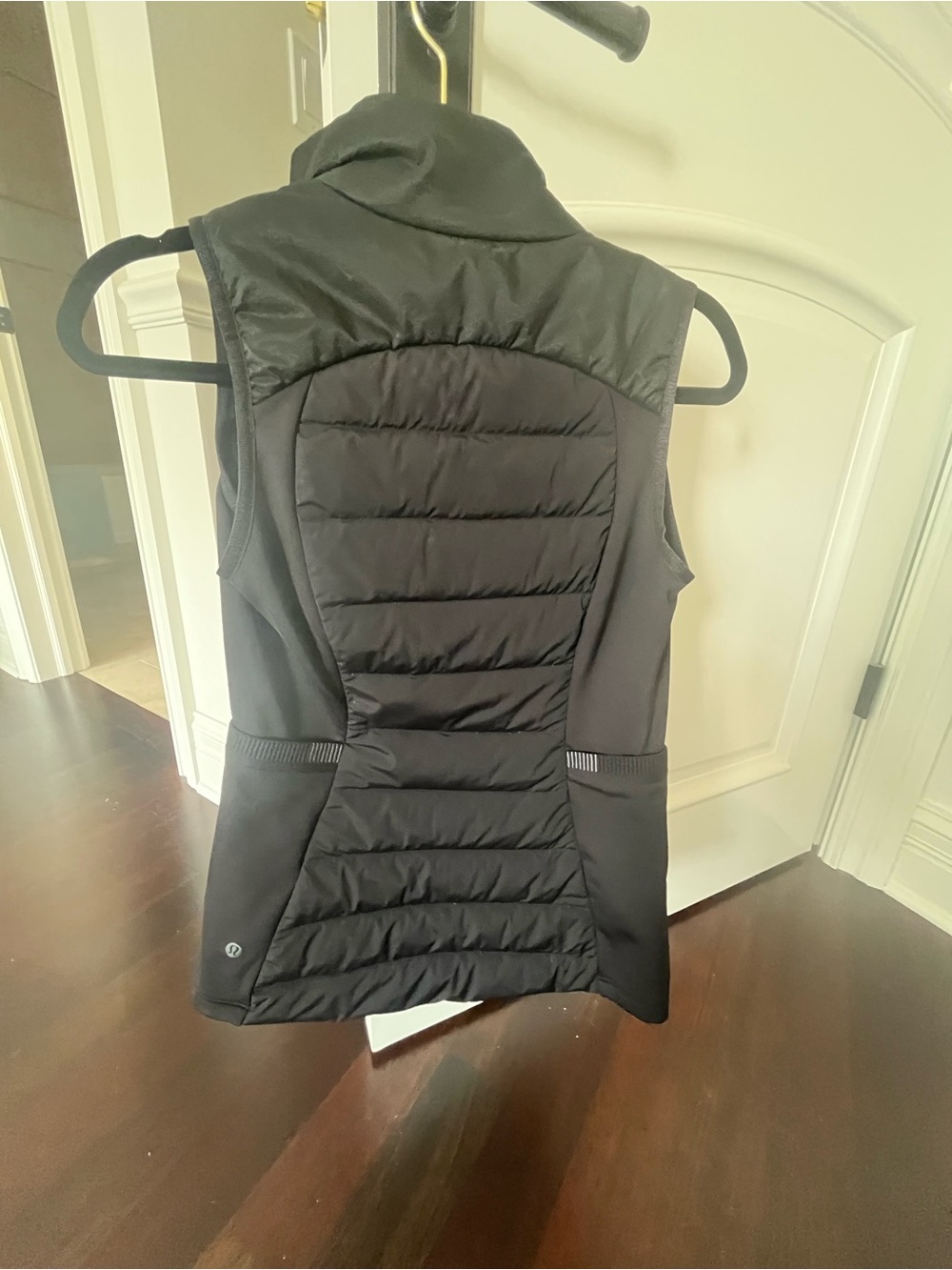 lululemon athletica women's Black Quilted lightweight Puffer Vest - Picture 5 of 6